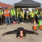 Christopher Meloni Instagram - It’s not just criminals that are busted on #OC #oversizedOC #ego #splits #catsmeow #bensonlikesit #clappingpushups #gymonset 🙄