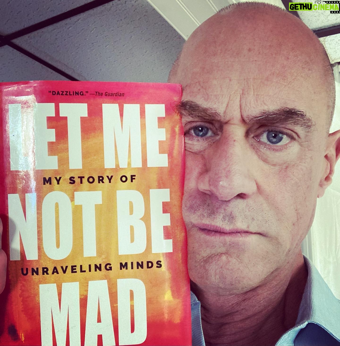 Christopher Meloni Instagram - Sooooo…whatcha readin?!
