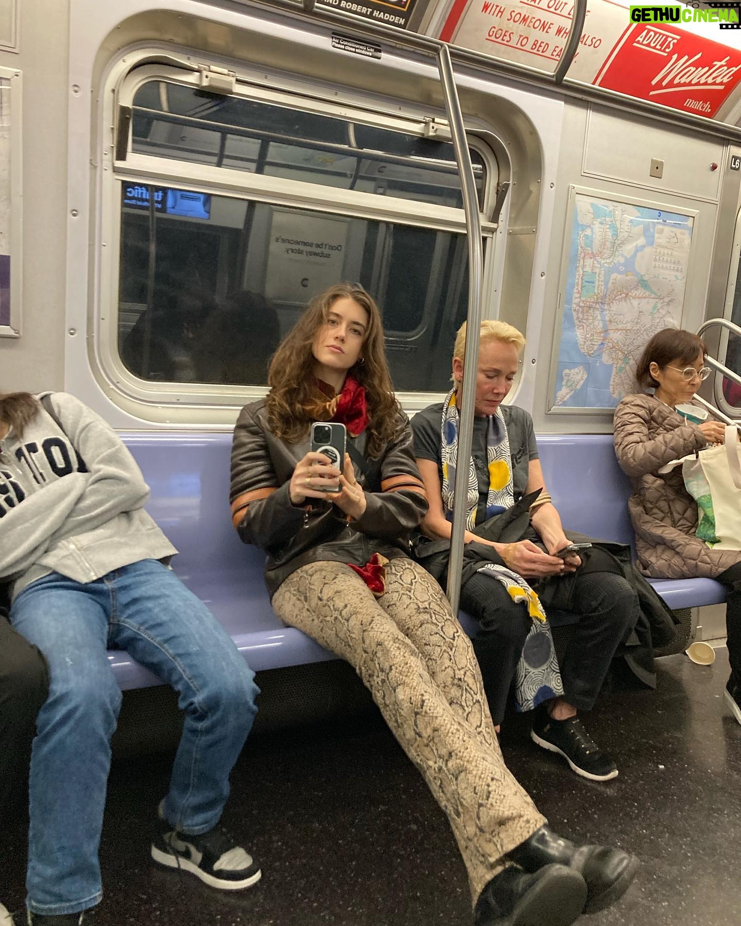 Christopher Meloni Instagram - Start the day. Subway Stretch #NYCfam