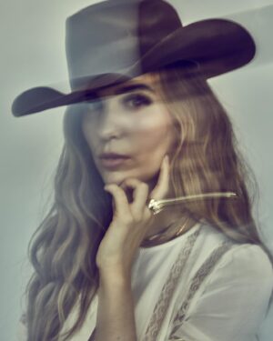 Christy Carlson Romano Instagram - This is TX baby. 🤠

 #texas #beyonce #texasholdem #texan