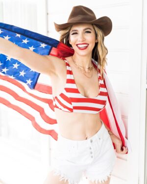 Christy Carlson Romano Instagram - This is TX baby. 🤠

 #texas #beyonce #texasholdem #texan