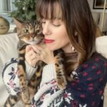 Christy Carlson Romano Instagram - The BEST pet presents are at @petsmart 😻 Check out my link in bio to shop! 🎄 #ad #makemerrymemories #petsmartpartner#anythingforpets