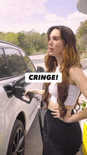 Christy Carlson Romano Instagram - Say it to my face and see what happens 😃

#comedy #celebrity