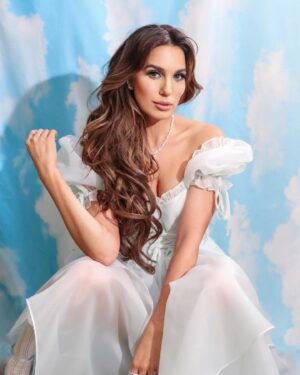 Christy Carlson Romano Instagram - “Wendy was grown up. You need not be sorry for her. She was one of the kind that likes to grow up. In the end she grew up of her own free will a day quicker than other girls.“ - J.M. Barrie 🧚

📷 @dylanlujano