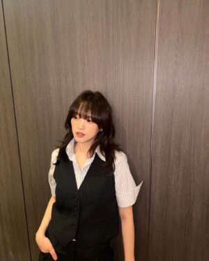 Chun Woo-hee Instagram - 🤘🏻🤘🏻🤘🏻