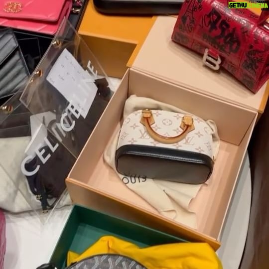 Chutima Teepanat Instagram - คืนนี้เจอกันใน Live 21.00 !! Accessories & bags แบบจุกๆ ราคาดี คุณภาพดี..กดฟอล @iadoreyou.brandname ไว้ได้เล้ย ♥️