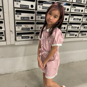 Chutima Teepanat Instagram - @baby_pipim มาตามล่าแพนเค้กรูปการ์ตูนค่ะ🤣

hair @aiya_beauty_cafe 
outfit @littlefairykid 
sneaker @blocb_official