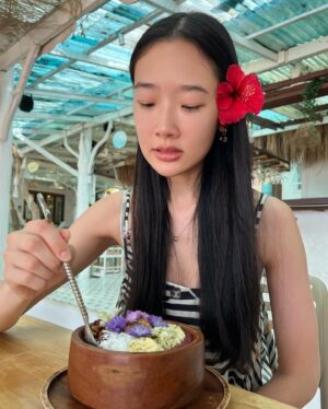 Chutimon Chuengcharoensukying Instagram - 🌺😚🤍