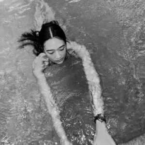 Chutimon Chuengcharoensukying Instagram - 🌞🥵🏊🏻‍♀️
#J12 #CHANELWatches