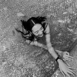 Chutimon Chuengcharoensukying Instagram - 🌞🥵🏊🏻‍♀️
#J12 #CHANELWatches