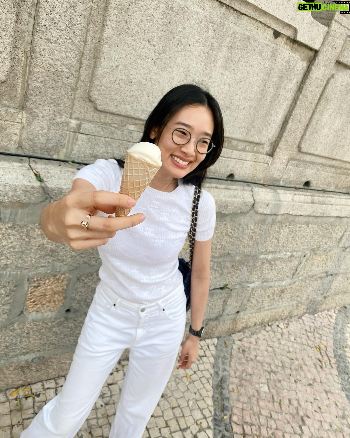 Chutimon Chuengcharoensukying Instagram - ICE CREAM CHILLIN🍦🌈💫 #N5Collection #CHANELFineJewelry