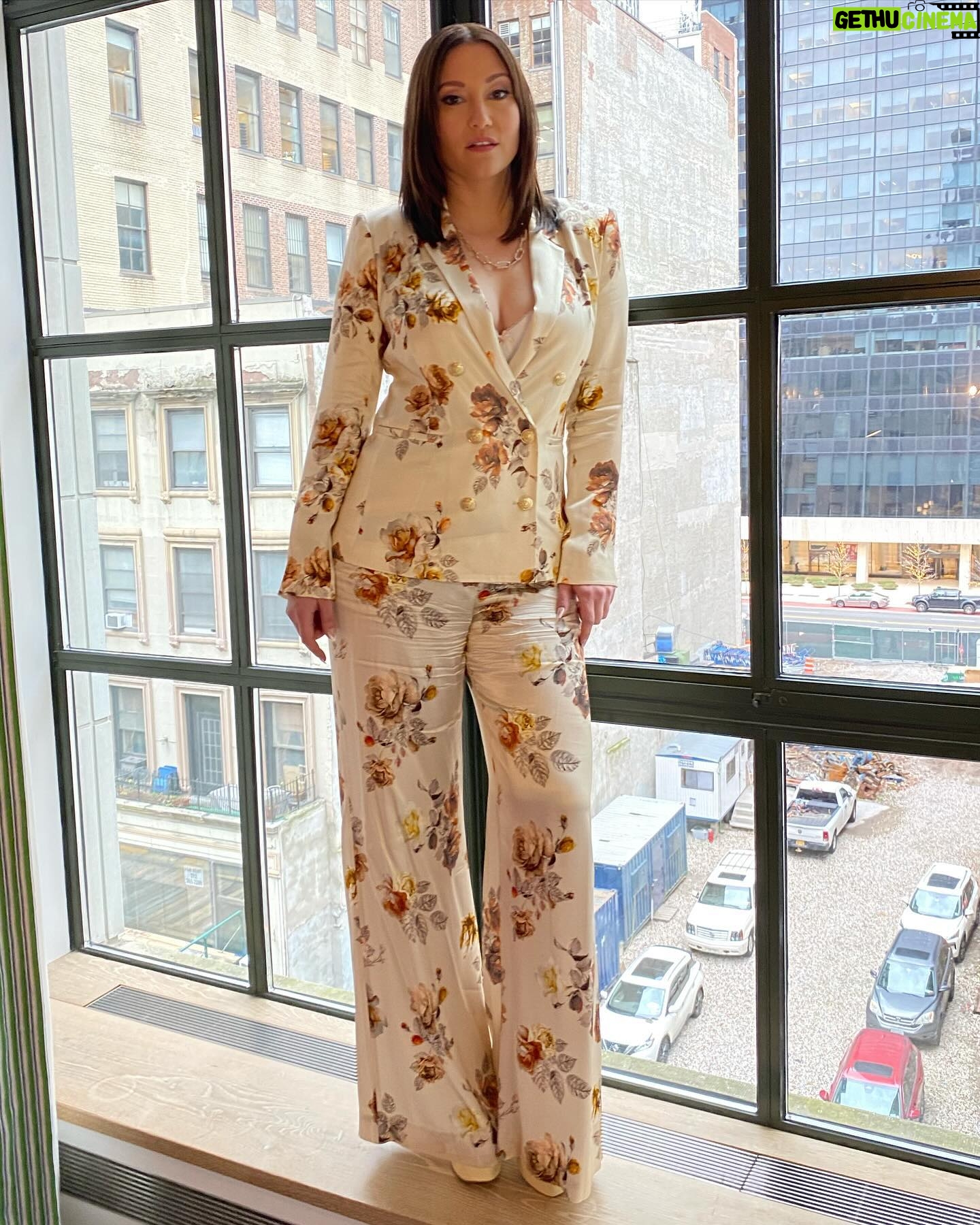 Chyler Leigh Instagram - I love this project so much and I’m so happy I get to share this journey with all of you! #thewayhome @hallmarkchannel @thewayhomehallmarkchannel Look 1: @lagencefashion @giuseppezanotti @fleurdumalnyc Look 2: @ph5official @larroude Look 3: @veronicabeard @allsaints @brandonblackwoodnyc @giuseppezanotti Look 4: @cynthiarowley @giuseppezanotti @fleurdumalnyc Look 5: @pinkoofficial @fleurdumalnyc @giuseppezanotti Stylist: @langy Makeup: @patrice.boudreau Hair: @harleybeman
