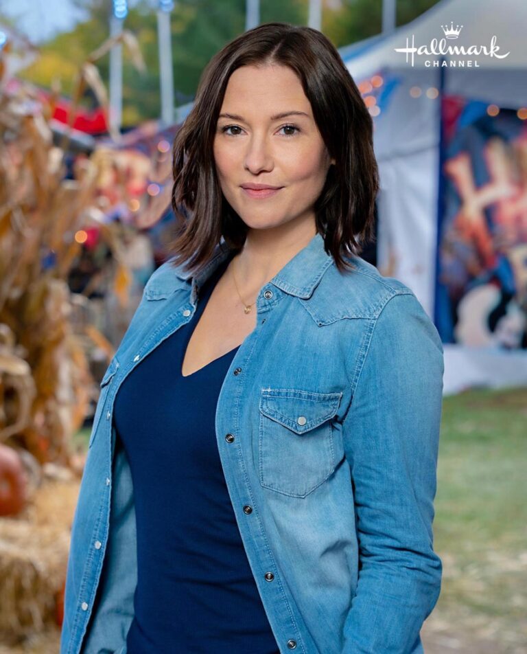 Chyler Leigh Instagram - Well, that changed quickly for Kat! Tune in tonight for episode 6 of #thewayhome and find out why. You definitely don’t wanna miss this! The 🧶 keeps unraveling 🤯 @hallmarkchannel @thewayhomehallmarkchannel