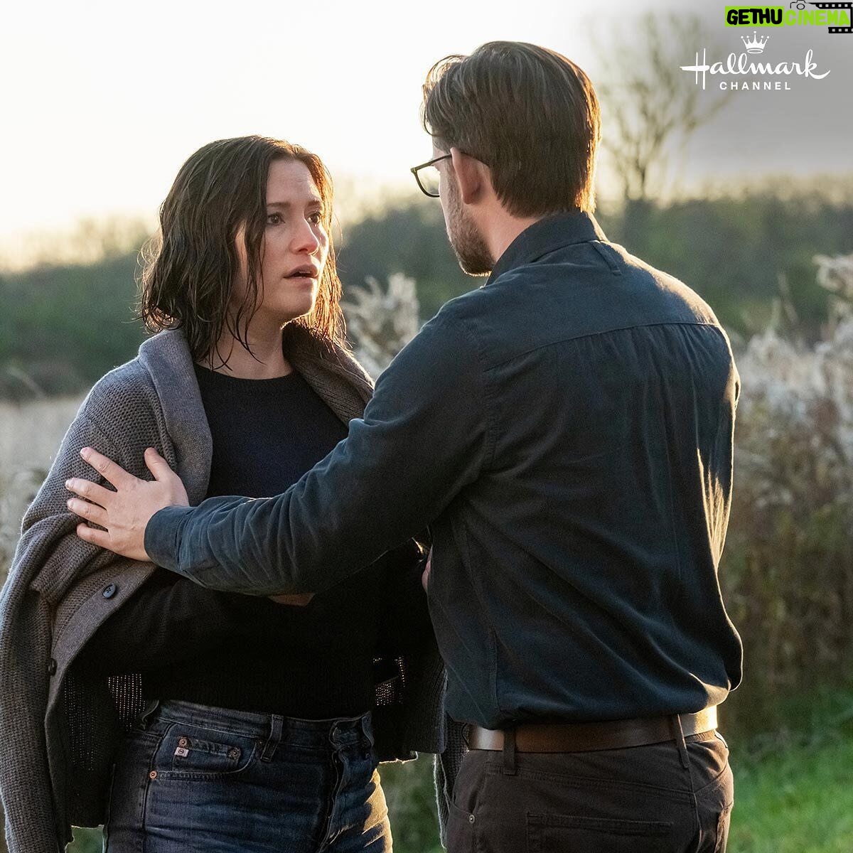Chyler Leigh Instagram - The moment we’ve all been waiting for! Kat @chy_leigh and Elliot @evanmwilliams are finally giving their feelings for each other a chance. ❤️ #TheWayHome