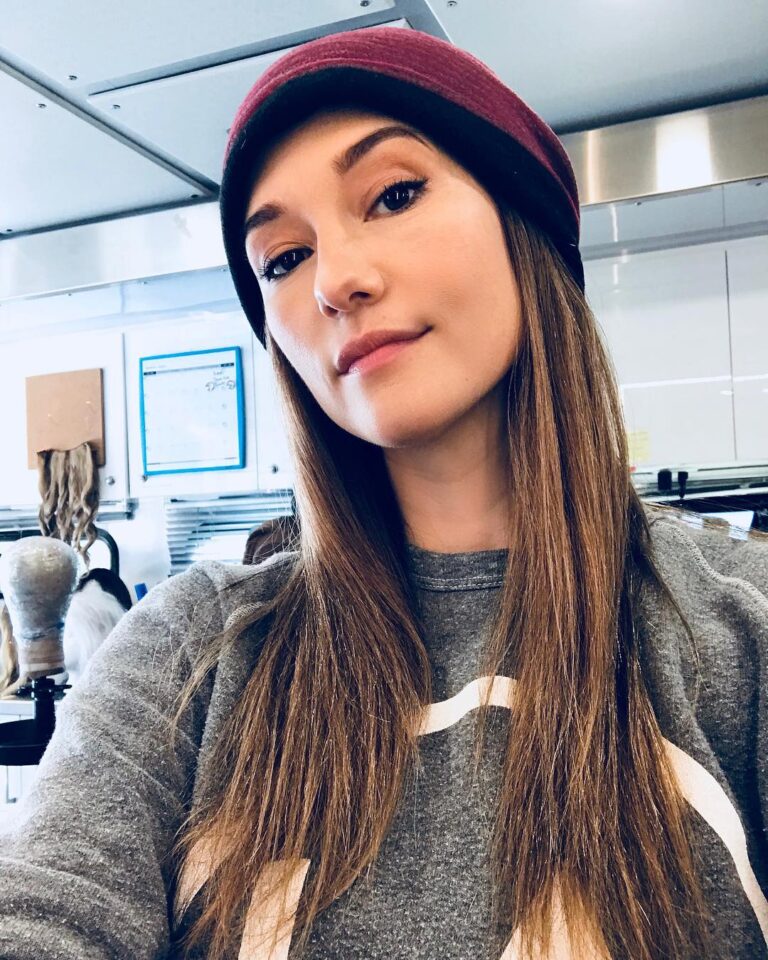 Chyler Leigh Instagram - #tbt to when I first tried on the DC Elseworlds #alexdanvers wig. Legit what I looked like when I was 16. ‘Twas a proud moment 😎 Of course you can’t go wrong with that beanie tho