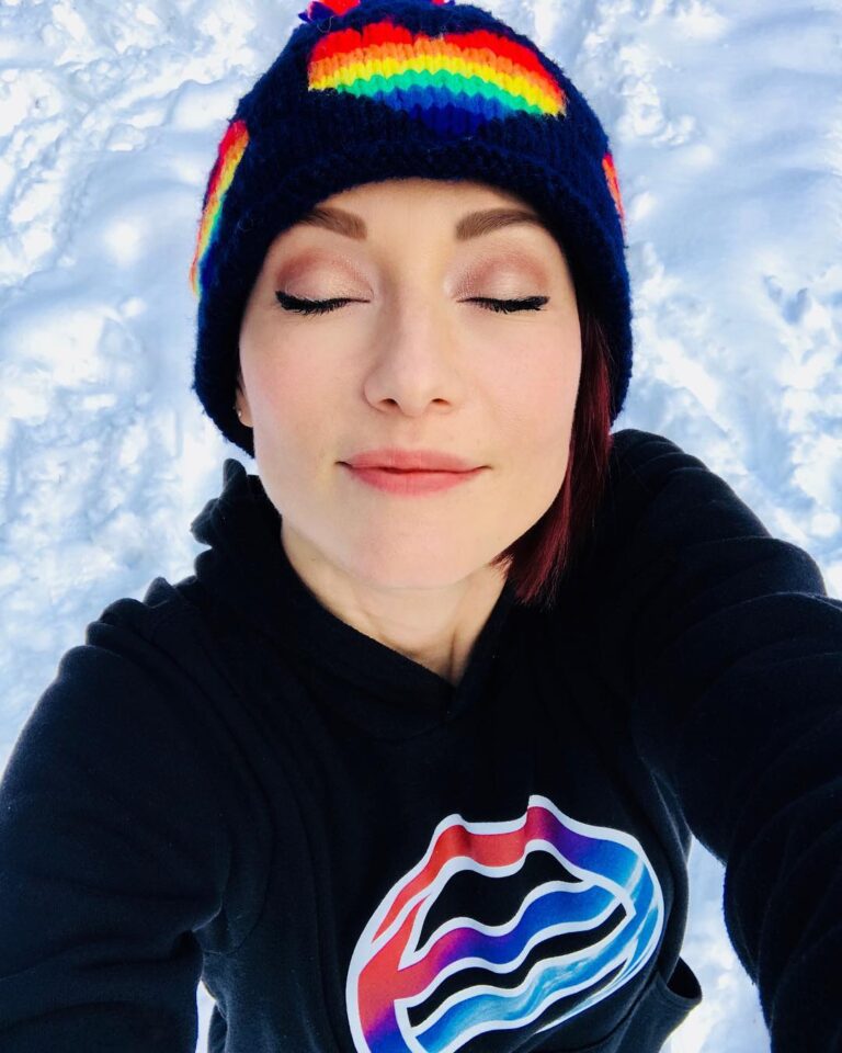 Chyler Leigh Instagram - Enjoying a moment of sun in the snow after a foot of it fell in my yard last night! Then inside for some hot chocolate with the kids. Everyone keeps telling @eastofeli & I that it “never snows like this around here” it’s “so strange” and “I can’t believe it”. Mmm hmm Vancouver. Mmm hmm 😂 I’m now paying my son $20 to help me find and shovel our driveway. It’s gotta be around here somewhere🕵🏻‍♀️ ❄️❄️🤷🏻‍♀️❄️❄️ #nowhere