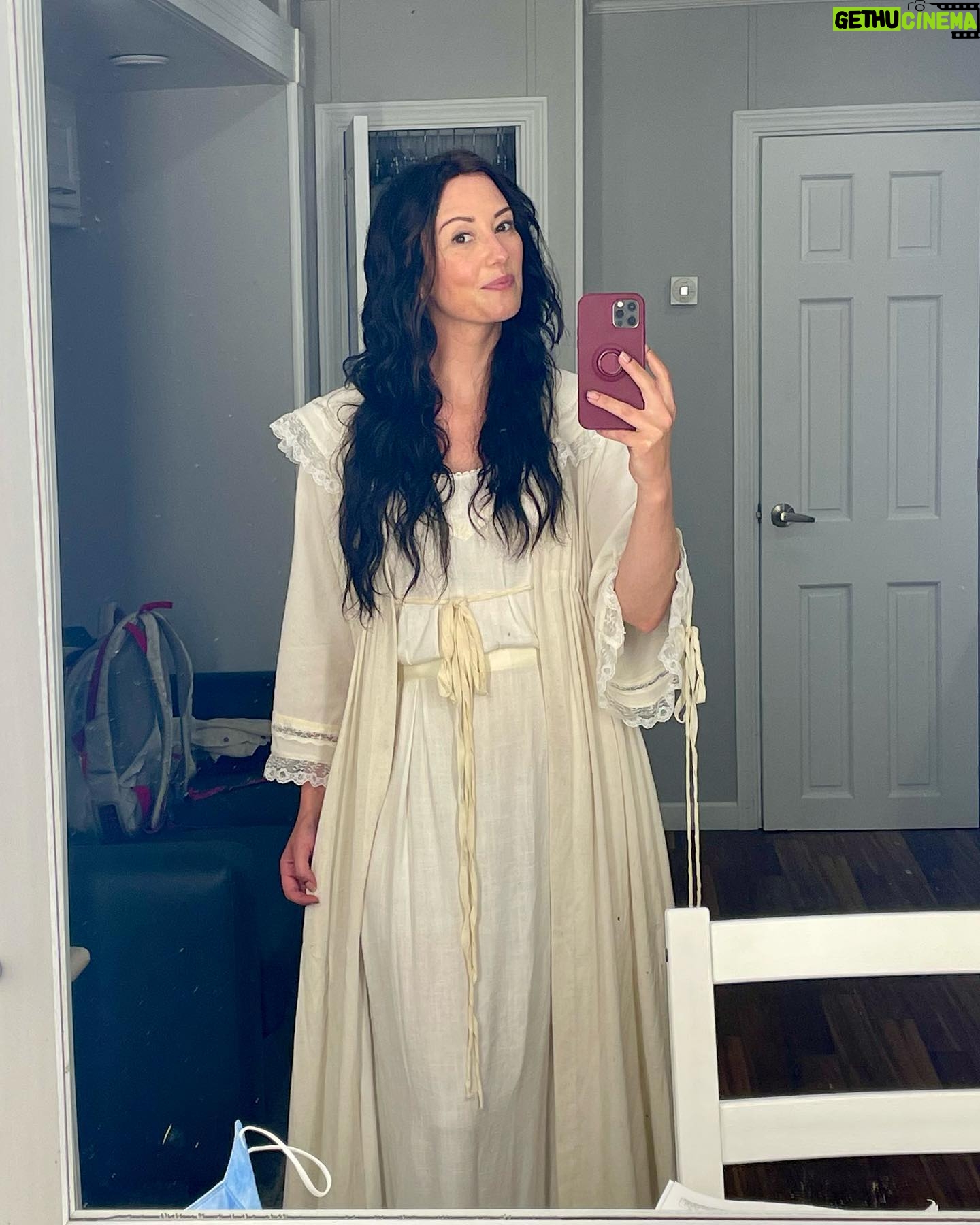 Chyler Leigh Instagram - #tbt to that time I played a #witch on #TheWayHome … 🔮… more #bts to come 😘 @hallmarkchannel @thewayhomehallmarkchannel