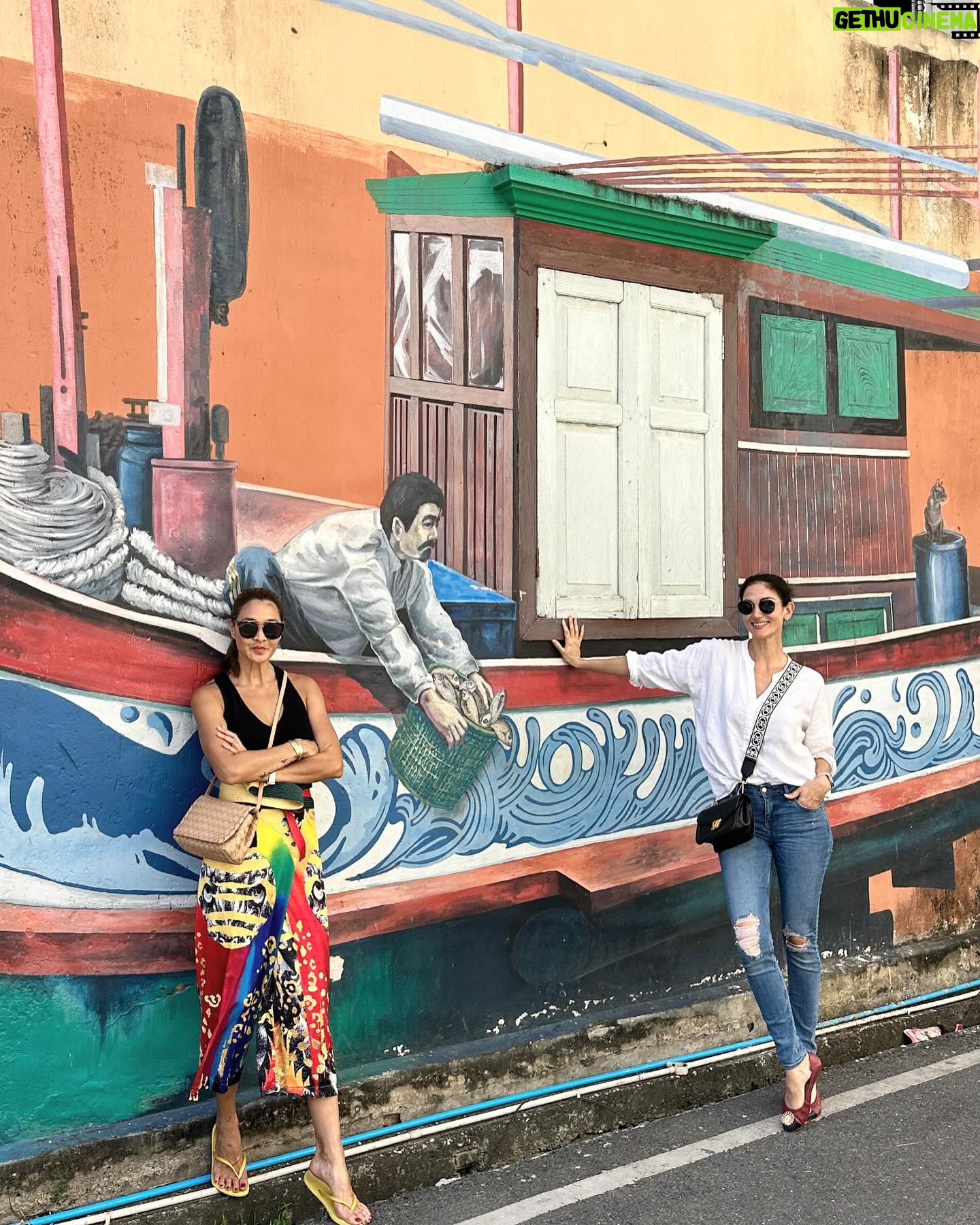 Cindy Sirinya Bishop Instagram - Songkhla I’m in love 😍 Everywhere you look there is art and a deep appreciation for preserving the heritage of this gem of a city. Highly recommended to come visit this hidden treasure and immerse yourself in the culture and friendly people. ไม่ผิดหวังจริงๆ เสียดายอย่างเดียวว่าอยู่ได้ไม่นาน คนสงขลาน่ารัก ที่สุดยิ้มแย้มแจ่มใส ไม่ว่าจะเดินไปไหน ที่ชอบเป็นพิเศษก็คือความสามัคคีในการอนุรักษ์ทรัพยากร และวัฒนธรรมอันเก่าแก่ ไม่ว่าจะเป็นตึกเก่า ถนนหนทาง กำแพงเมือง รวมถึงผสมผสานกับศิลปะใหม่ๆ ทั่วเมืองอย่างลงตัว สร้างสีสันและความสวยงามทั่วทุกที่จริงๆ ตกหลุมรักเลย ❤️❤️❤️ #สงขลา #songkhla #amazingthailand #hiddengem #songkhlastreetart #songkhlaoldtown #thailand