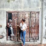 Cindy Sirinya Bishop Instagram - Songkhla I’m in love 😍 Everywhere you look there is art and a deep appreciation for preserving the heritage of this gem of a city. Highly recommended to come visit this hidden treasure and immerse yourself in the culture and friendly people. ไม่ผิดหวังจริงๆ เสียดายอย่างเดียวว่าอยู่ได้ไม่นาน คนสงขลาน่ารัก ที่สุดยิ้มแย้มแจ่มใส ไม่ว่าจะเดินไปไหน ที่ชอบเป็นพิเศษก็คือความสามัคคีในการอนุรักษ์ทรัพยากร และวัฒนธรรมอันเก่าแก่ ไม่ว่าจะเป็นตึกเก่า ถนนหนทาง กำแพงเมือง รวมถึงผสมผสานกับศิลปะใหม่ๆ ทั่วเมืองอย่างลงตัว สร้างสีสันและความสวยงามทั่วทุกที่จริงๆ ตกหลุมรักเลย ❤️❤️❤️ #สงขลา #songkhla #amazingthailand #hiddengem #songkhlastreetart #songkhlaoldtown #thailand