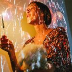 Clara Alonso Instagram - Y así pasa la vida... y nos vamos transformando.. y preguntando cómo es que pasan tan rápido los años. Veo los videos de cuando era chiquita y me siento la misma. Me veo histriónica, seria, payasa, controladora, charlatana. Que viaje la vida. Agradezco a la familia que tengo, que con amor y paciencia me criaron y me siguen acompañando de cerquita con su amor, apoyo y consejos. Agradezco a mis amigos... los que veo más, a los que no tanto. A mi ❤️ que me acompaña, potencia, contiene y quiere infinito. Y les agradezco a ustedes por acompañarme desde hace tanto tiempo con tanto amor y respeto. Pd. En el último video actuaba de Susana G. y ponía a primos y hermanos a actuar conmigo🤣