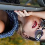 Clara Alonso Instagram – Azul. Y Septiembre. Ya septiembre. Cuando menos queremos, el tiempo pasa volando, como las horas. La mañana no pasa, y de repente son las 18.50. 

¿Cómo es tan relativo el tiempo? ¿Es una sensación? pero siendo algo tan exacto, ¿cómo puede variar tanto bajo nuestra mirada?