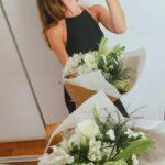 Clara Alonso Instagram - Y así pasa la vida... y nos vamos transformando.. y preguntando cómo es que pasan tan rápido los años. Veo los videos de cuando era chiquita y me siento la misma. Me veo histriónica, seria, payasa, controladora, charlatana. Que viaje la vida. Agradezco a la familia que tengo, que con amor y paciencia me criaron y me siguen acompañando de cerquita con su amor, apoyo y consejos. Agradezco a mis amigos... los que veo más, a los que no tanto. A mi ❤️ que me acompaña, potencia, contiene y quiere infinito. Y les agradezco a ustedes por acompañarme desde hace tanto tiempo con tanto amor y respeto. Pd. En el último video actuaba de Susana G. y ponía a primos y hermanos a actuar conmigo🤣