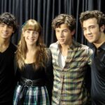 Clara Alonso Instagram - 1.Ahora 2. Creo que 2010 cuando le abríamos sus conciertos en Latinoamérica. 3. 2008, "trabajando" en los Disney Channel Games en Orlando 4. Tb La vida🖤