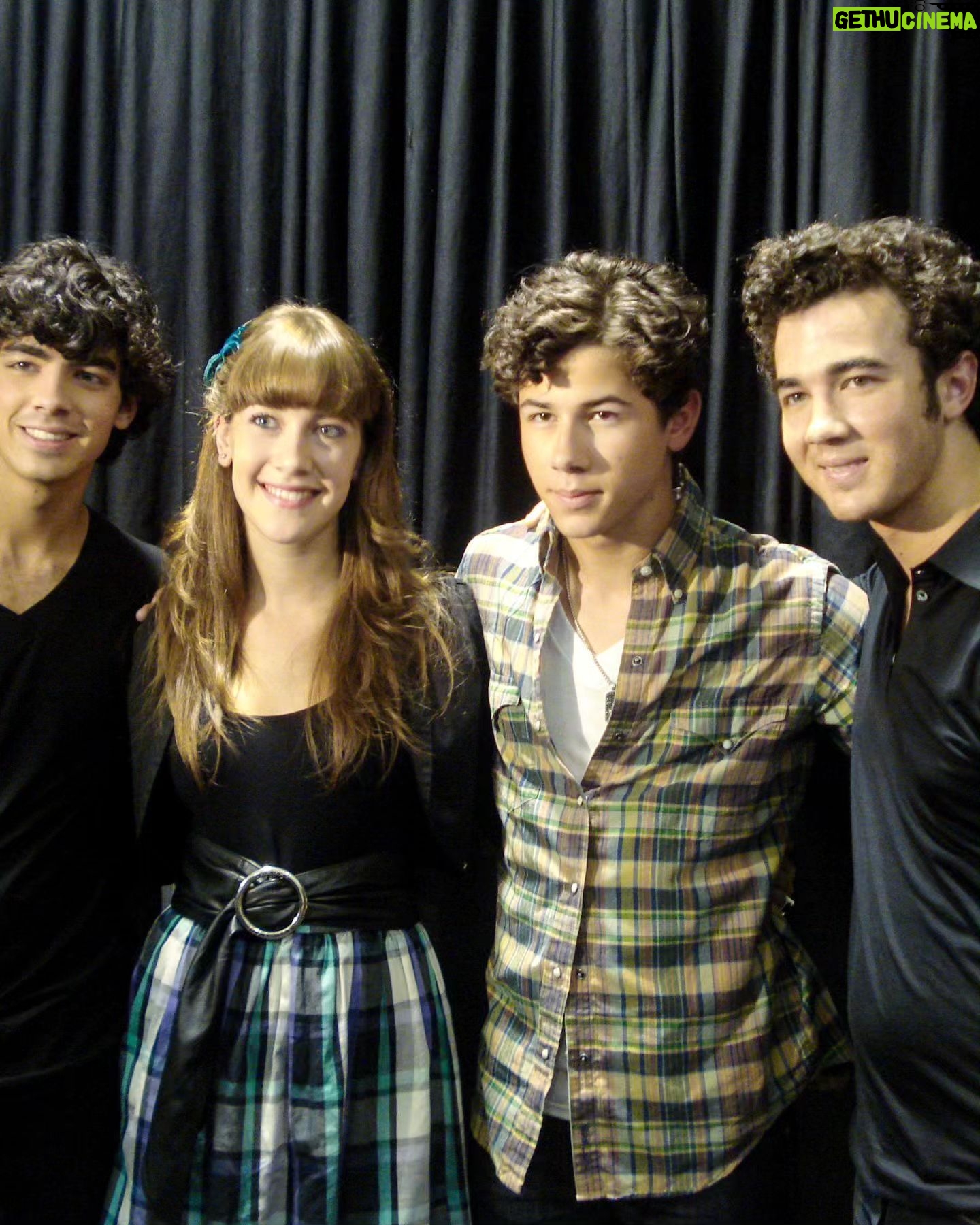 Clara Alonso - 104.9K Likes - 1.Ahora
2. Creo que 2010 cuando le abríamos sus conciertos en Latinoamérica.
3. 2008, "trabajando" en los Disney Channel Games en Orlando
4. Tb
La vida🖤