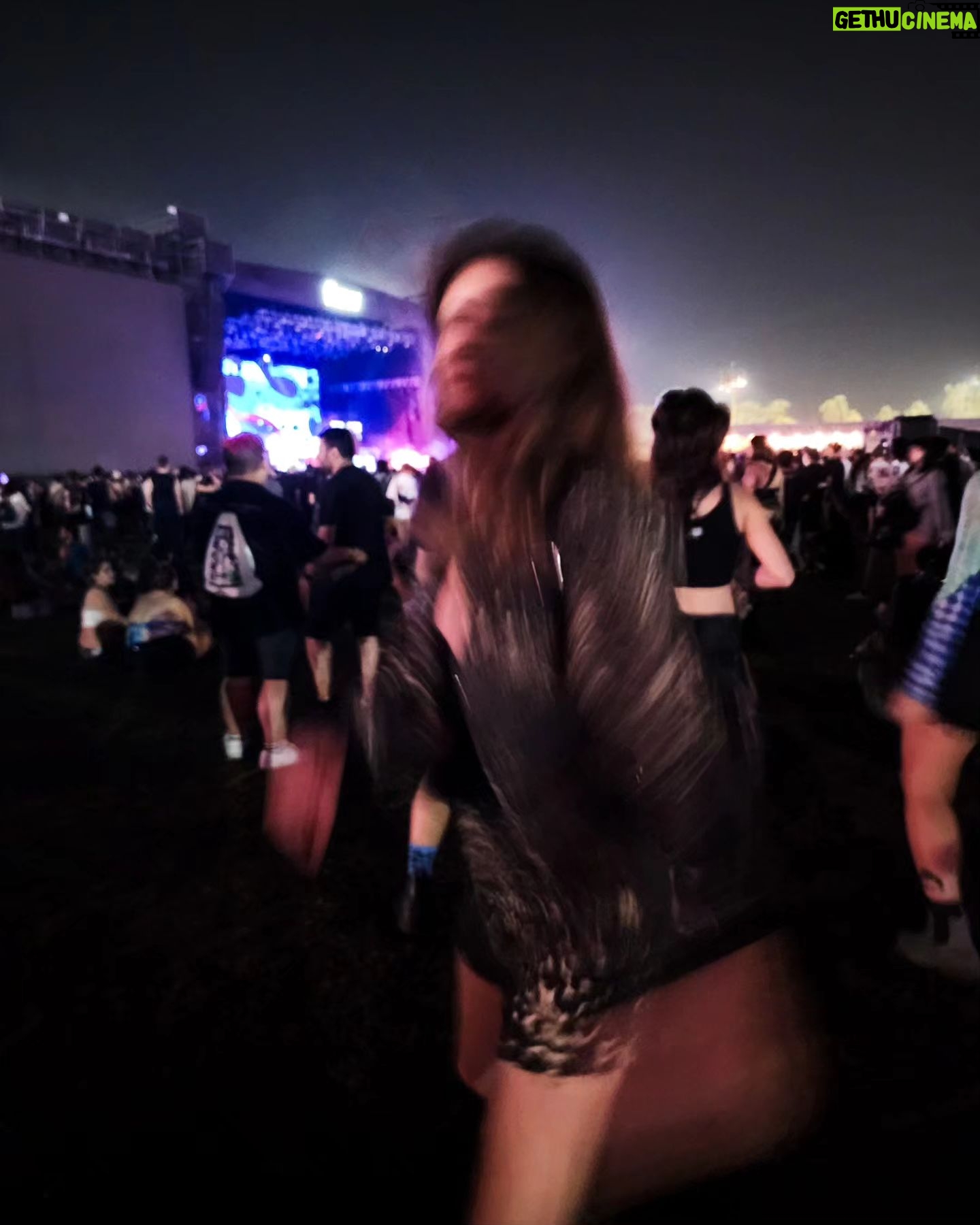 Clara Alonso Instagram - Sam Smith i love you por siempre. Verte en vivo en el Lolla fue 🥵 Amo la música, amo lo que la música genera en las personas. Amo abrirme a la experiencia compartirda de los conciertos. Noche inolvidable♡ Gracias Ro♡