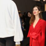 Clara Alonso Instagram - De rojo para la premiere mundial de #TheCrown en Londres💥 2. Un resúmen del evento. Lo que me gustó fue ver los vestuarios/arte de la serie en vivo. 5. Si hubiese nacido en Inglaterra 7 años después, quizás podría haber hecho de Kate Middleton, ¿no? Gracias @chenetflix y @netflixlat por este viaje de película. "The crown" por siempre en mi corazón.