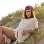 Clara Alonso Instagram - Pelito de playa. Días de protector 50, de mates y facturas en la playa, de ver a Vicente correr. Eso en bucle.♡ Que tengan un lindo finde los que estan disfrutando del calorcito latino y un abrazo a mis amigos y seguidores del invierno♡♡♡♡