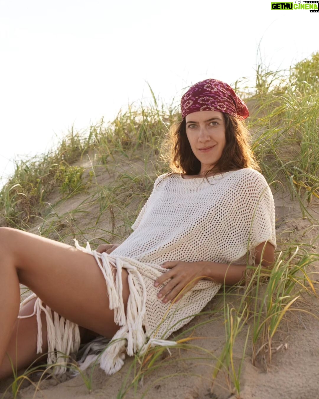 Clara Alonso Instagram - Pelito de playa. Días de protector 50, de mates y facturas en la playa, de ver a Vicente correr. Eso en bucle.♡ Que tengan un lindo finde los que estan disfrutando del calorcito latino y un abrazo a mis amigos y seguidores del invierno♡♡♡♡