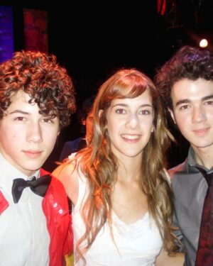Clara Alonso Instagram - 1.Ahora
2. Creo que 2010 cuando le abríamos sus conciertos en Latinoamérica.
3. 2008, "trabajando" en los Disney Channel Games en Orlando
4. Tb

La vida🖤