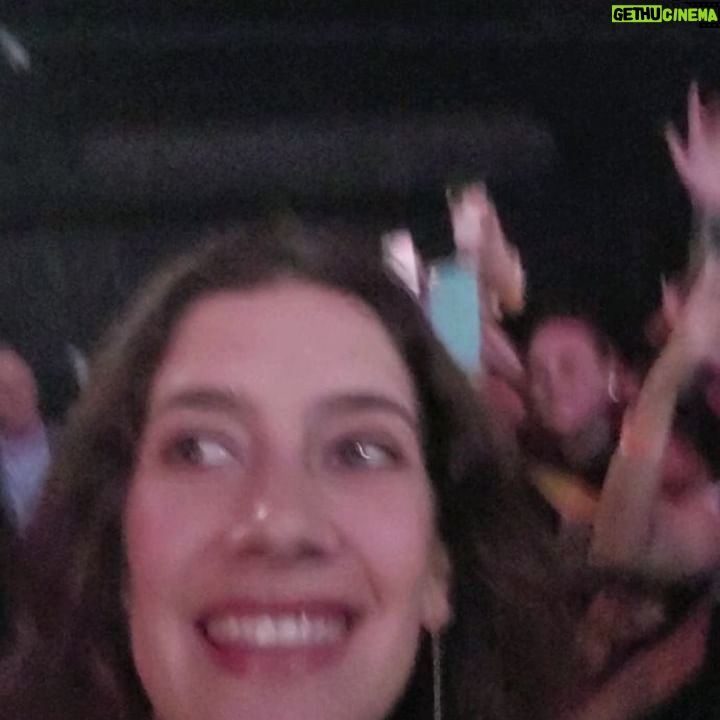 Clara Alonso - 104.9K Likes - 1.Ahora
2. Creo que 2010 cuando le abríamos sus conciertos en Latinoamérica.
3. 2008, "trabajando" en los Disney Channel Games en Orlando
4. Tb
La vida🖤