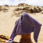 Clara Alonso Instagram - 🐚🐚🐚 Mucha playa y mucha protección solar. Y sweaters porque está bastante ventoso. Y tuppers, porque nada mejor que picnic en la playa. Buen inicio de año para todxs♡♡ Feliz verano para lxs del hemisferio sur🐚