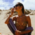 Clara Alonso Instagram - 🐚🐚🐚 Mucha playa y mucha protección solar. Y sweaters porque está bastante ventoso. Y tuppers, porque nada mejor que picnic en la playa. Buen inicio de año para todxs♡♡ Feliz verano para lxs del hemisferio sur🐚