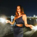 Clara Alonso Instagram - Cerrando un año espectacular. Este 2023 fue tan esperado e inesperado a la vez que va a ser inolvidable. Recibiendo al 2024 con emoción, un poco de nostalgia de lo que fue el 2023 y con ganas de ir a por más♡. Ojalá en este año tengamos salud, oportunidades, amor, nos animemos a hacer eso que nos hace felices y estemos más conectados (y no virtualmente 😛) Ojalá aprendamos a ver lo que tenemos y somos y no lo que nos falta, entendamos que somos suficientes y confiemos más en nuestras capacidades. Gracias por este año compartido. Gracias a lxs de siempre, a lxs nuevos y a lxs que vendrán. Gracias por llenar este espacio de mensajes amorosos. Feliz 2024♡ #2024 #happynewyear