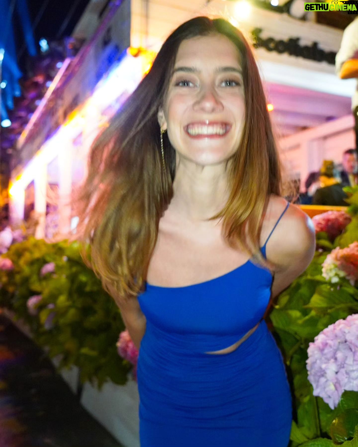 Clara Alonso - 14.9K Likes - Cerrando un año espectacular. Este 2023 fue tan esperado e inesperado a la vez que va a ser inolvidable.
Recibiendo al 2024 con emoción, un poco de nostalgia de lo que fue el 2023 y con ganas de ir a por más♡.
Ojalá en este año tengamos salud, oportunidades, amor, nos animemos a hacer eso que nos hace felices y estemos más conectados (y no virtualmente 😛)
Ojalá aprendamos a ver lo que tenemos y somos y no lo que nos falta, entendamos que somos suficientes y confiemos más en nuestras capacidades.
Gracias por este año compartido. Gracias a lxs de siempre, a lxs nuevos y a lxs que vendrán. Gracias por llenar este espacio de mensajes amorosos.
Feliz 2024♡
#2024 #happynewyear