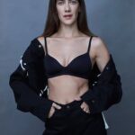 Clara Alonso Instagram – 🖤🕳👁🕸🪄♟️🕯

#makeup @zehnmakeup 
#ph @juanmartinuranga 
#look @hotel_estudio