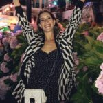 Clara Alonso Instagram - Cerrando un año espectacular. Este 2023 fue tan esperado e inesperado a la vez que va a ser inolvidable. Recibiendo al 2024 con emoción, un poco de nostalgia de lo que fue el 2023 y con ganas de ir a por más♡. Ojalá en este año tengamos salud, oportunidades, amor, nos animemos a hacer eso que nos hace felices y estemos más conectados (y no virtualmente 😛) Ojalá aprendamos a ver lo que tenemos y somos y no lo que nos falta, entendamos que somos suficientes y confiemos más en nuestras capacidades. Gracias por este año compartido. Gracias a lxs de siempre, a lxs nuevos y a lxs que vendrán. Gracias por llenar este espacio de mensajes amorosos. Feliz 2024♡ #2024 #happynewyear