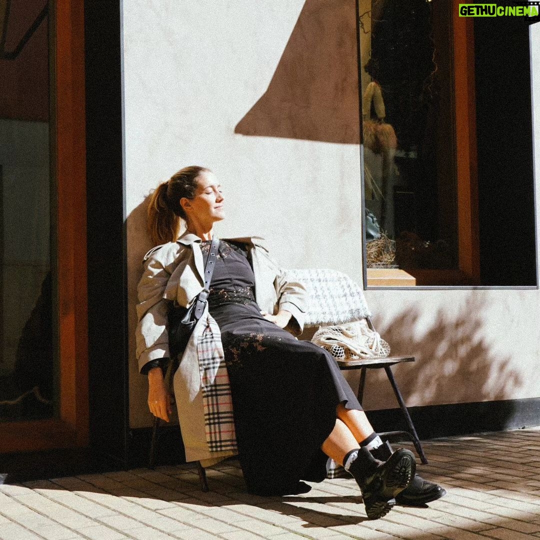 Clara Alonso Instagram - El otoño ya se siente. Buscando el solcito en todas partes ♡ que tengan un lindo domingo en donde sea que estén♡