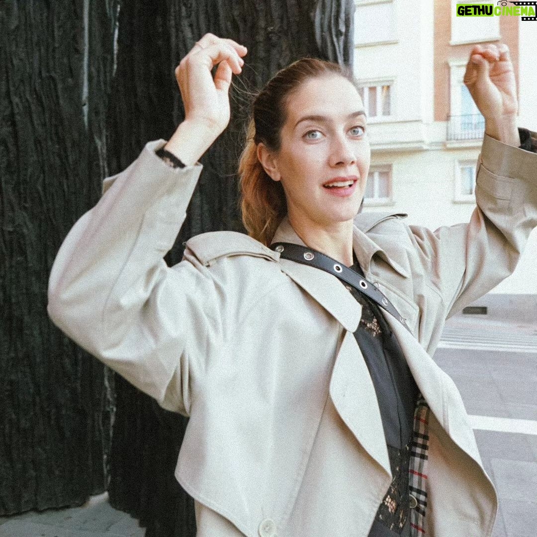 Clara Alonso Instagram - El otoño ya se siente. Buscando el solcito en todas partes ♡ que tengan un lindo domingo en donde sea que estén♡