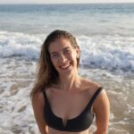 Clara Alonso Instagram – Cuando era chica, generalmente viajaba con mi familia 15 días a la playa en verano. Recuerdo la melancolía que me daba despedirme y ver el mar por última vez hasta el siguiente verano. 

Al crecer, eso fue cambiando. Me encanta que la vida me sorprenda llegando a la playa en momentos inesperados. 

Para mi la playa es mar, es desconectar, es hacer yoga, es meter los pies en el agua, es quedarme hasta que se vaya el sol. Es tomar mates, jugar a las cartas, es llenarme de arena. 

Algunas fotitos de una aventura express a Cádiz.