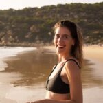 Clara Alonso Instagram – Días con poco celu y mucho mar. Descansando un poquito la mente de tantas redes y tanto estímulo. Esta vez un estímulo   verde y refrescante.