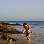 Clara Alonso Instagram – Días con poco celu y mucho mar. Descansando un poquito la mente de tantas redes y tanto estímulo. Esta vez un estímulo   verde y refrescante.