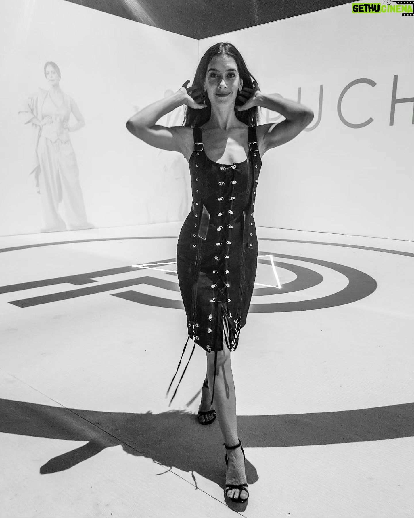 Clara Alonso Instagram - Jueves a la noche en Baires, donde pasa de todo💥🖤❤️🔥
