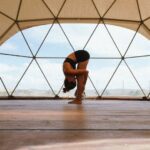 Clara Alonso Instagram – Volver al yoga. Cuanta fiaca da aveces hacer ejercicio. Soy la primera en romper las promesas con esos hábitos que me hacen bien. Volver siempre es la mejor opción. Que bien me hace cuando dejo de poner excusas tipo: no tengo tiempo, hago mañana, estoy super desentrenada, inventarme actividades de cualquier tipo para remplazar lo verdaderamente importante.

¿Quién más se compromete más con los demás que con uno mismo?