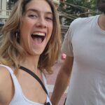 Clara Alonso Instagram – Mix de cositas de un finde MUY caluroso en Madrid. Comida, bailecitos, guitarra, paseos, Vicente, novio, amigos, procrastinar cosas.
Mucha bici, poca energía, mucha sed. Disfrutando de todo.

¿Ustedes?