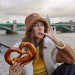 Clara Alonso Instagram – 🥨🥨🥨 Ayer🥨🥨🥨
Mis recomendaciones de Londres:
-Caminar, caminar y caminar (Llevar paraguas a cualquier lado)
-Los museos son gratis. Dense una vuelta por el British Museum y el Tate (ir al último piso… tiene unas vistas espectaculares)
-El Borough Market es genial, hay muuucha gente, pero vale la pena.
– caminar al lado del Rio Thamessis es hermoso, tanto de día como de noche en cualquiera de las direcciones.
– el SOHO ❤️🩹