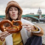 Clara Alonso Instagram – 🥨🥨🥨 Ayer🥨🥨🥨
Mis recomendaciones de Londres:
-Caminar, caminar y caminar (Llevar paraguas a cualquier lado)
-Los museos son gratis. Dense una vuelta por el British Museum y el Tate (ir al último piso… tiene unas vistas espectaculares)
-El Borough Market es genial, hay muuucha gente, pero vale la pena.
– caminar al lado del Rio Thamessis es hermoso, tanto de día como de noche en cualquiera de las direcciones.
– el SOHO ❤️🩹